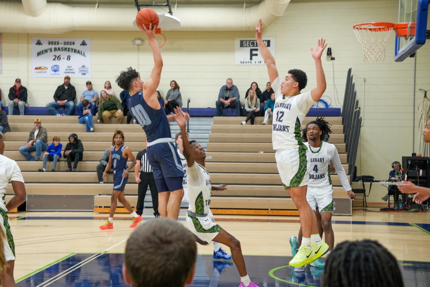 ACM wears down Lakers in 3-overtime classic