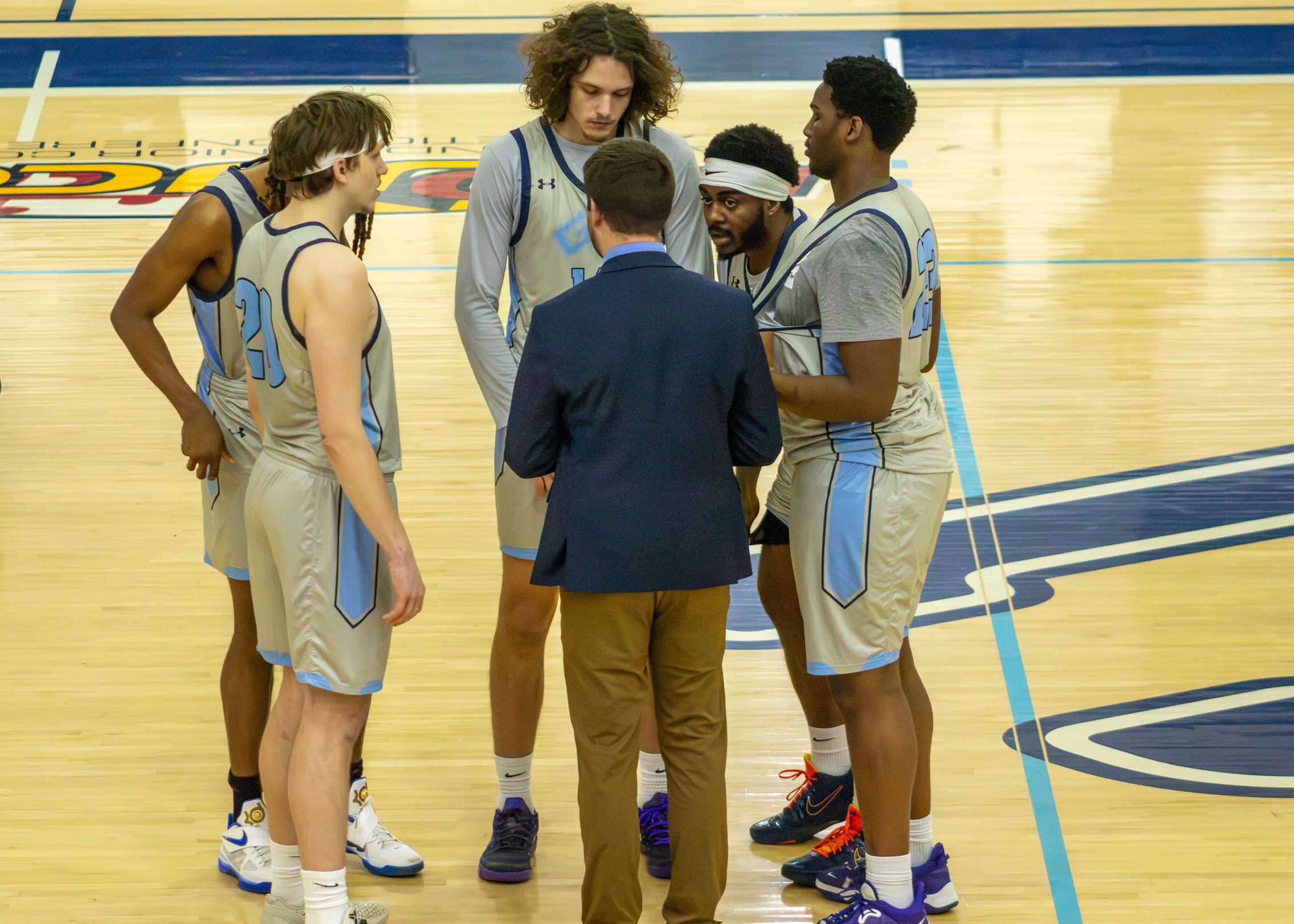 Lakers run hoop winning streak to five